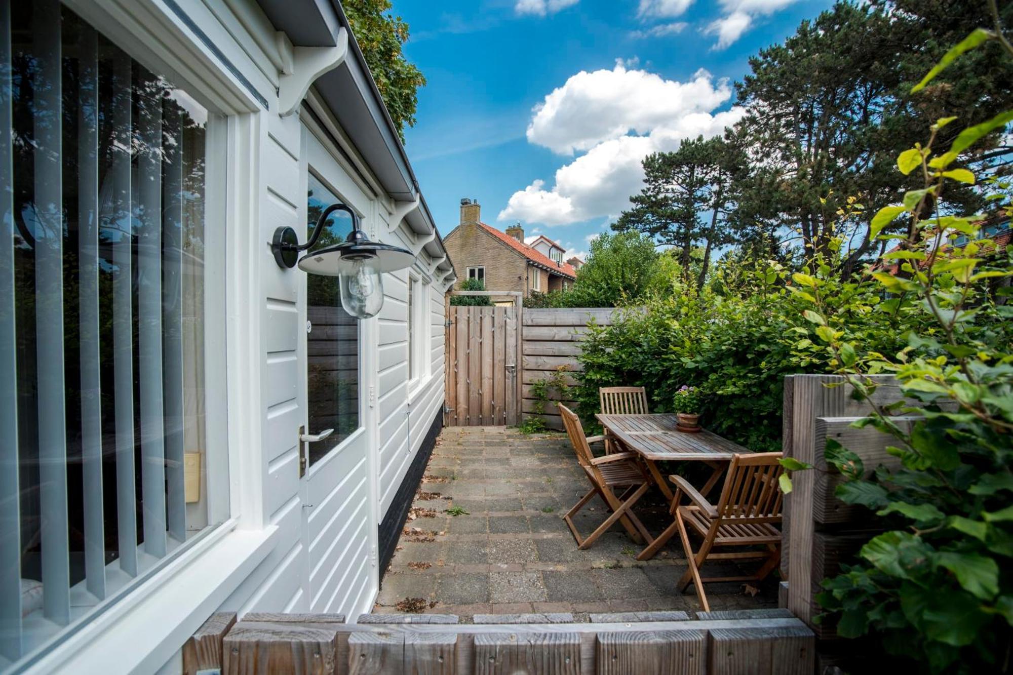 Thérése characteristic garden cottage Zandvoort Esterno foto